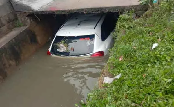 News, National, India, Hyderabad, Rain, Storm, Flood, Bus, Death, Vehicles, Police, Warning, New Bride, Techie Among 7 died In Telangana Flash Floods Due To Heavy Rain