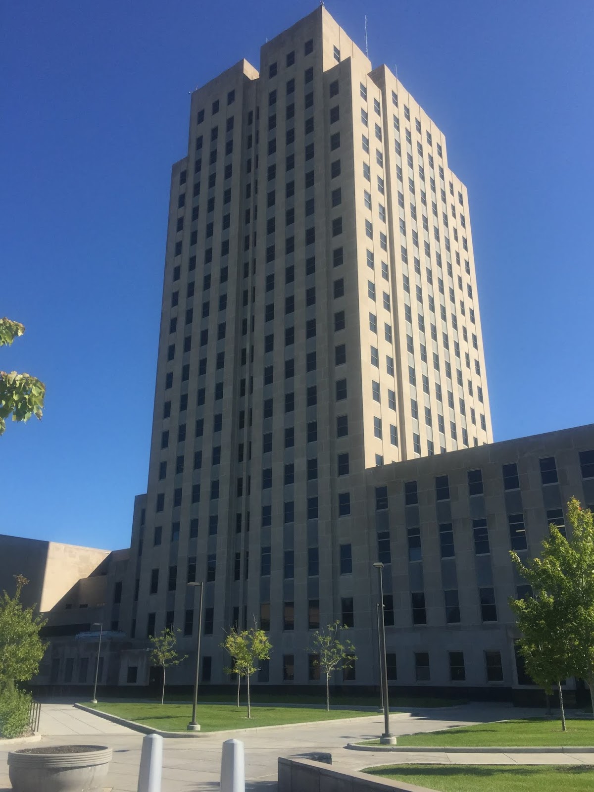 bismarck capitol building tour