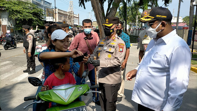 Kapolres Karimun Pimpin Apel Bersama TNI, Polri dan Satpol PP Dalam Rangka Pelepasan Distibusi Bansos 