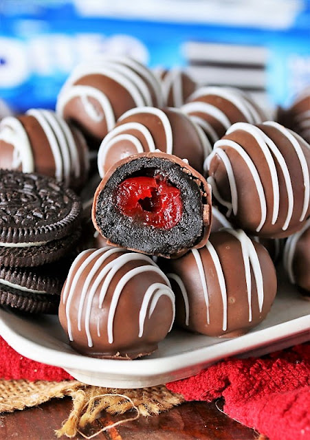 20+ Chocolate Dipped Treats For Christmas | The Kitchen is My Playground