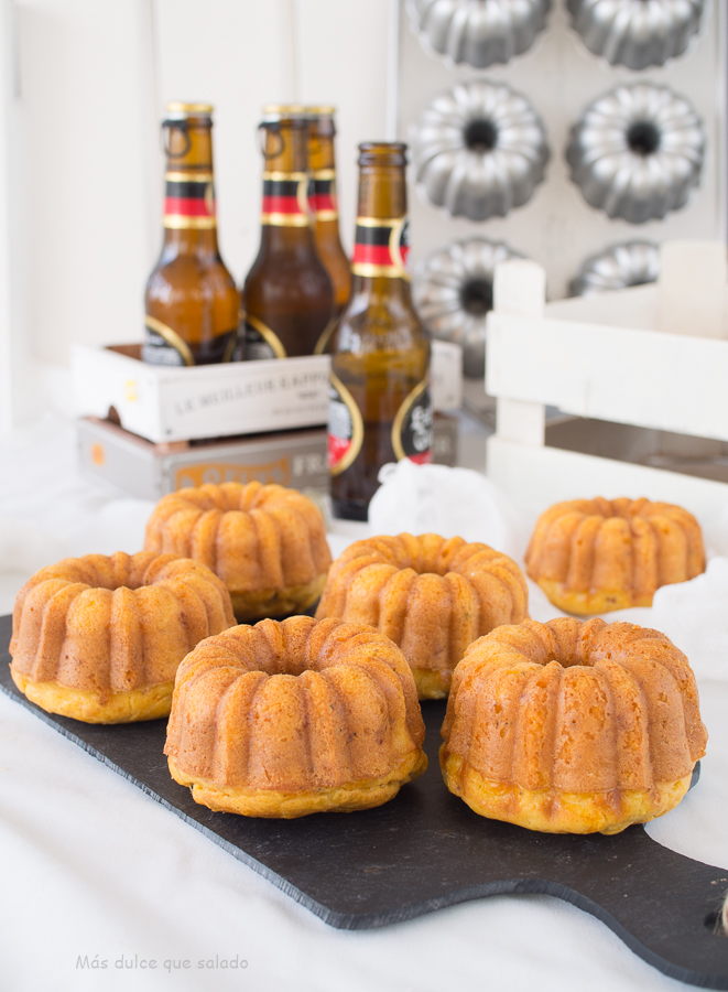 Mini Bundt Cakes de zanahoria, jamón y cerveza