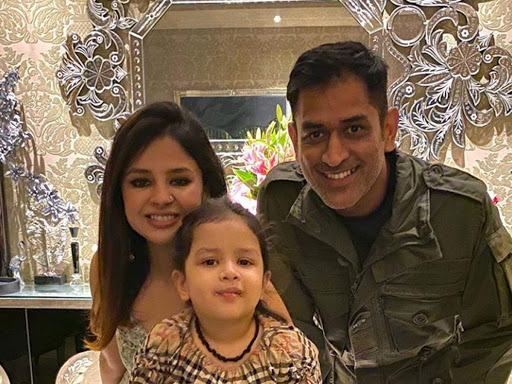 mahendra-singh-dhoni-retirement-girl-friend-age-wife-daughter-awadrs-records
