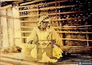 Woman in Calaca weaving cotton