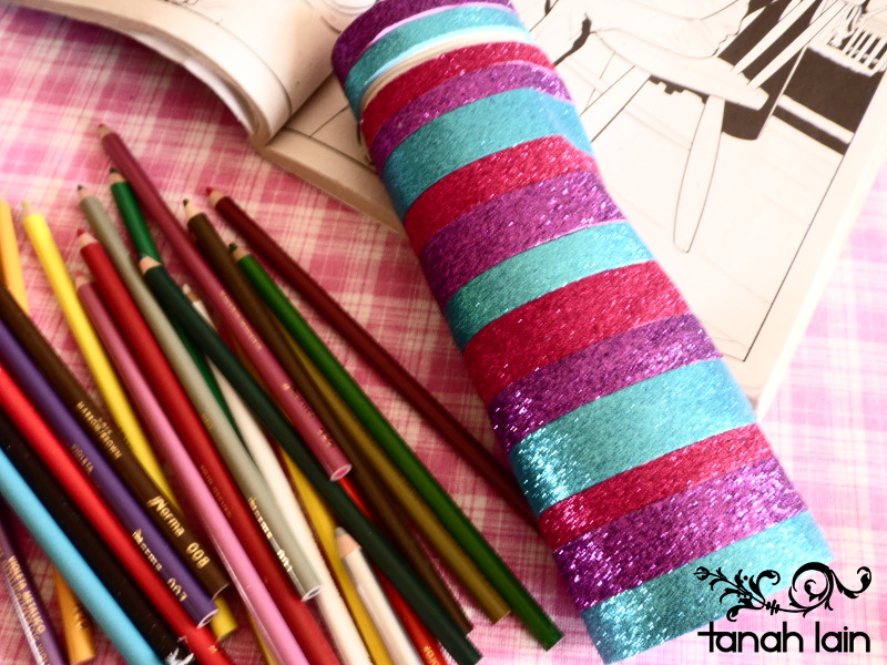 Estuche DIY con foami y una botella de plástico 