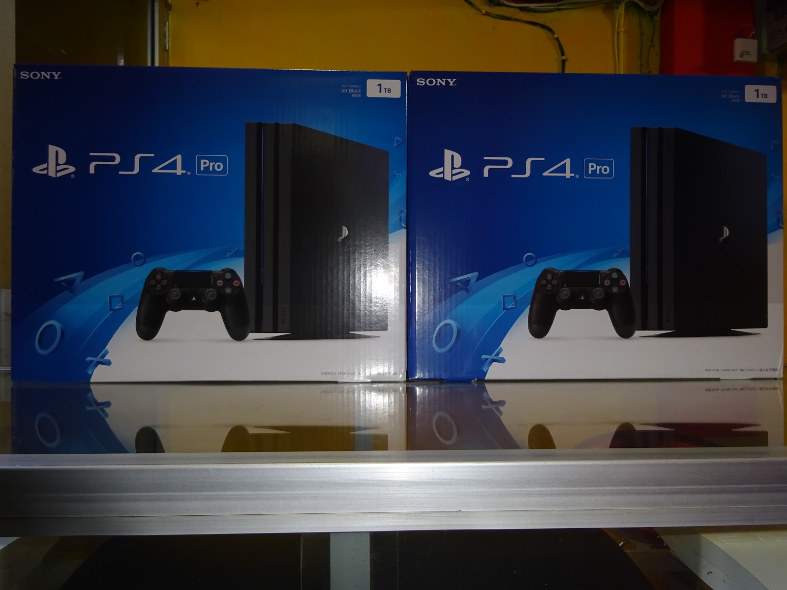 READY STOCK!! PS 4 PRO HITAM REGIONAL ASIA 1 TB VIVA GAME JOGJA PS4