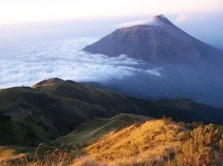 gunung lawu indonesia