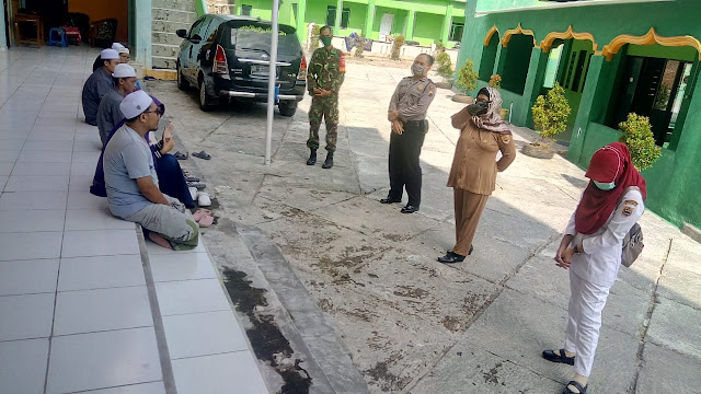 Himbauan Babinsa Guworejo Kepada Santri/ Santriwati Terkait Covid- 19