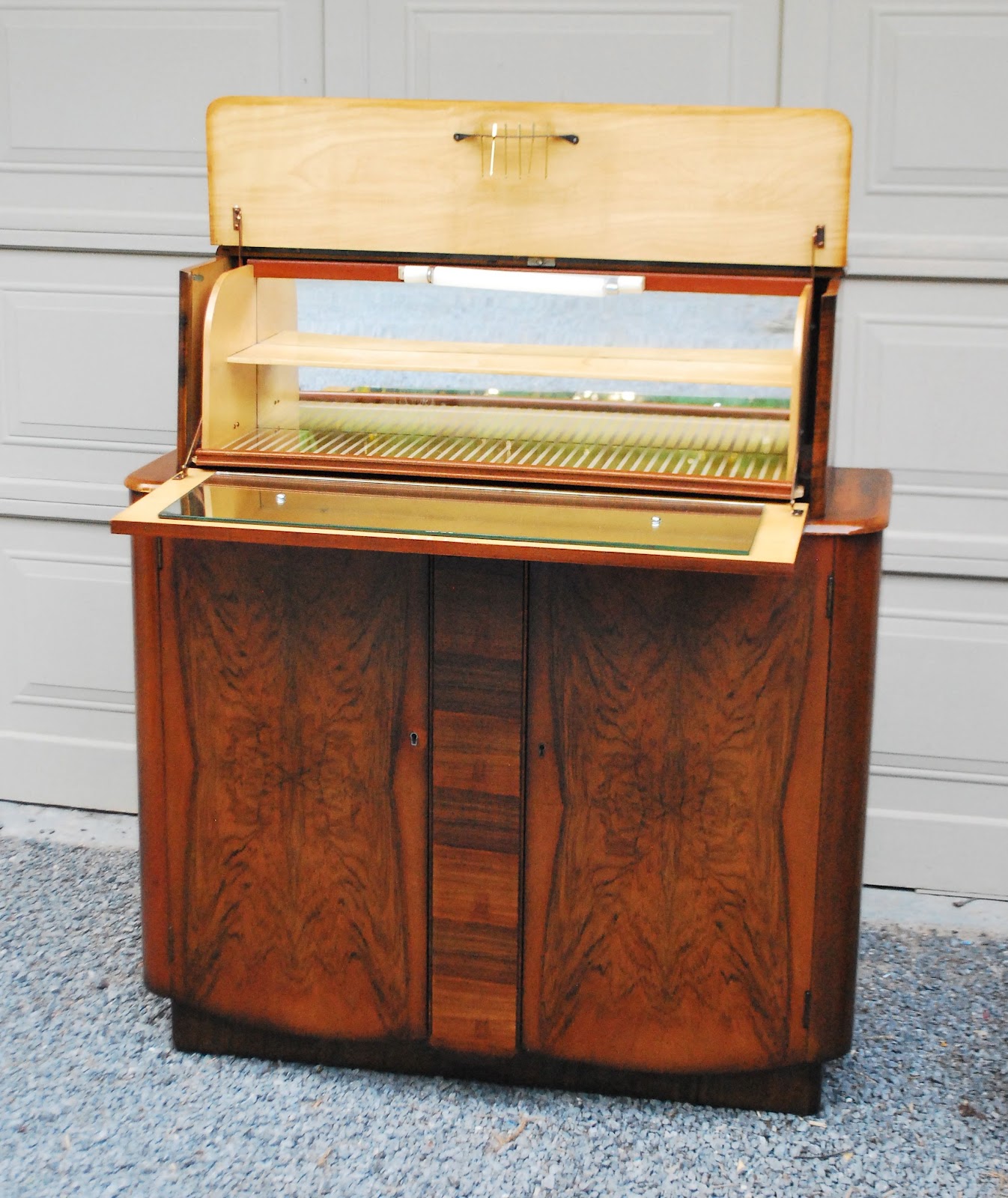 Tribute 20th Decor Art Deco Liquor