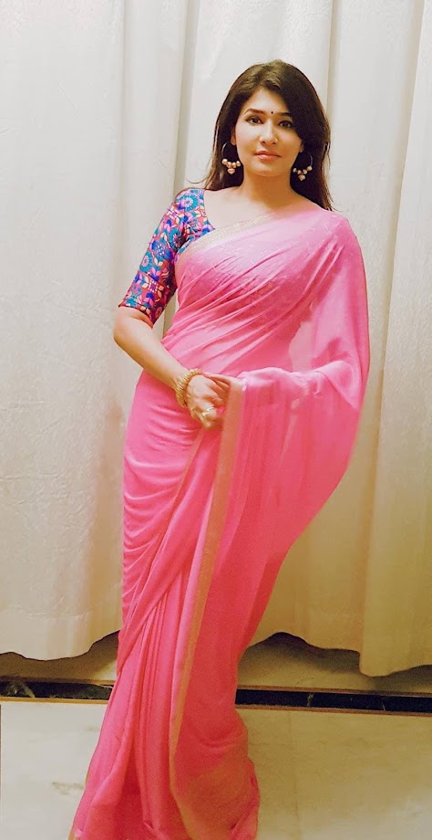Anjena Kirti in saree photos