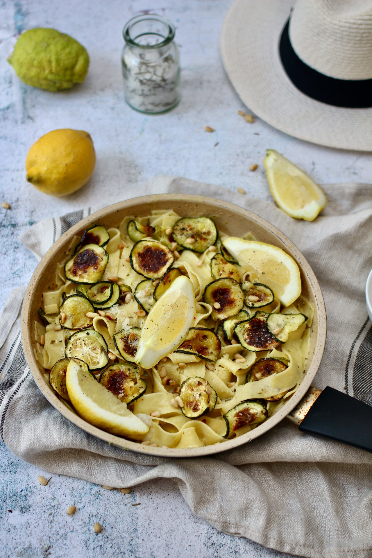 HOME OF HAPPY ZITRONENZUCCHINIPASTA