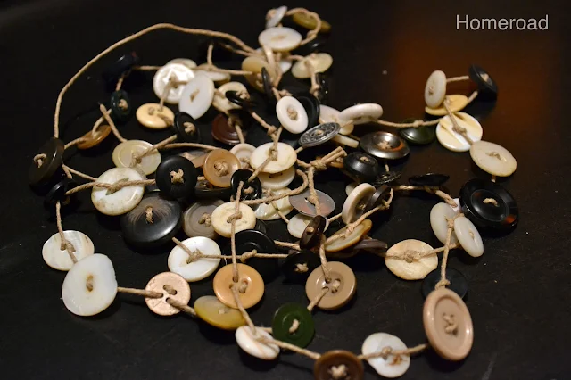 DIY vintage button garland for the holidays. Homeroad.net