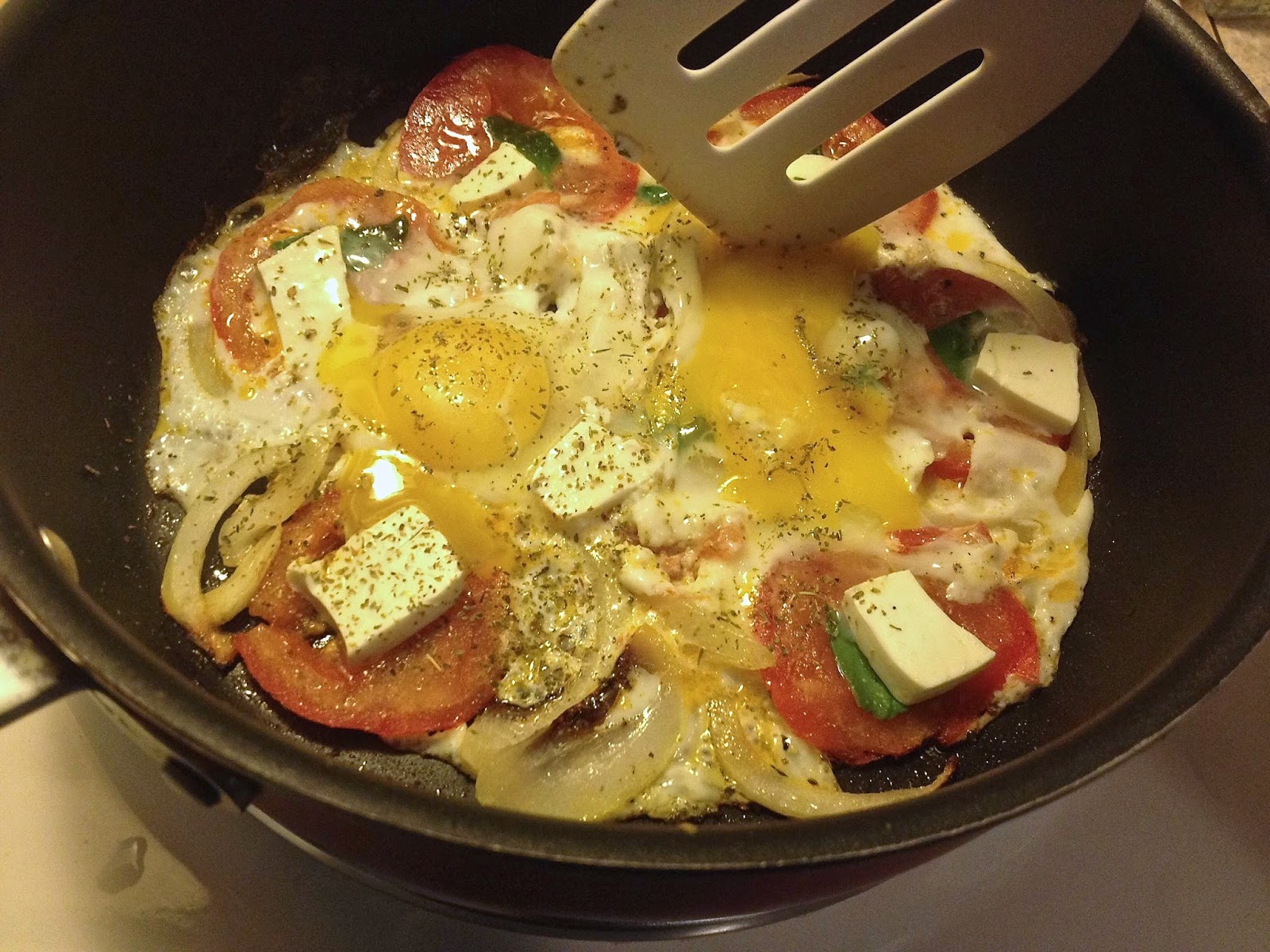 joie de vivre Tomato Basil Egg Skillet