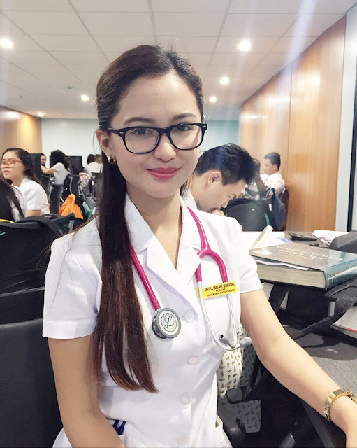 Yang Belum Sunat Pasti Ngebet Banget, Kalau Dokternya Secantik Ini Yang Belum Sunat Pasti Ngebet Banget, Kalau Dokternya Secantik Ini