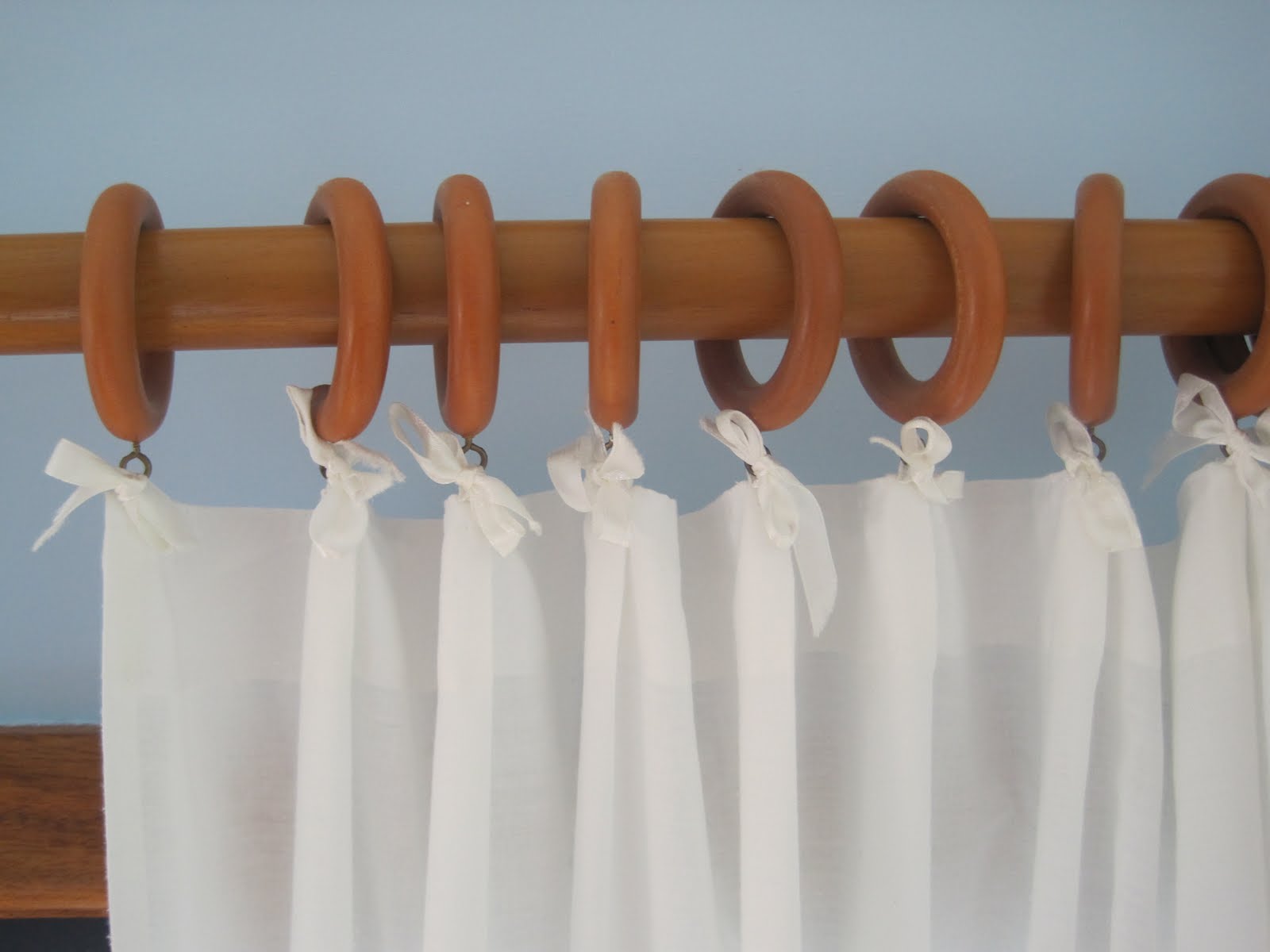 My El cheapo Curtains Tutorial