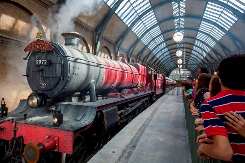 Hogwarts Express, the train that connects the two Harry Potter parks