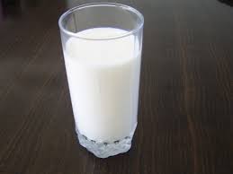 HEALTH CARE TIPS :   आख़िर दूध क्यों नहीं पीना चाहिए ? क्या है दूध पीने के नुक़सान ?