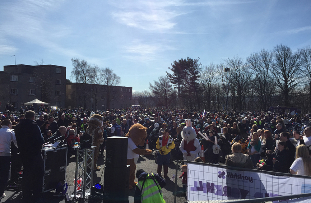 Tapahtuma huipentuu sairaalan pihalle Hyväntekeväisyystempaus