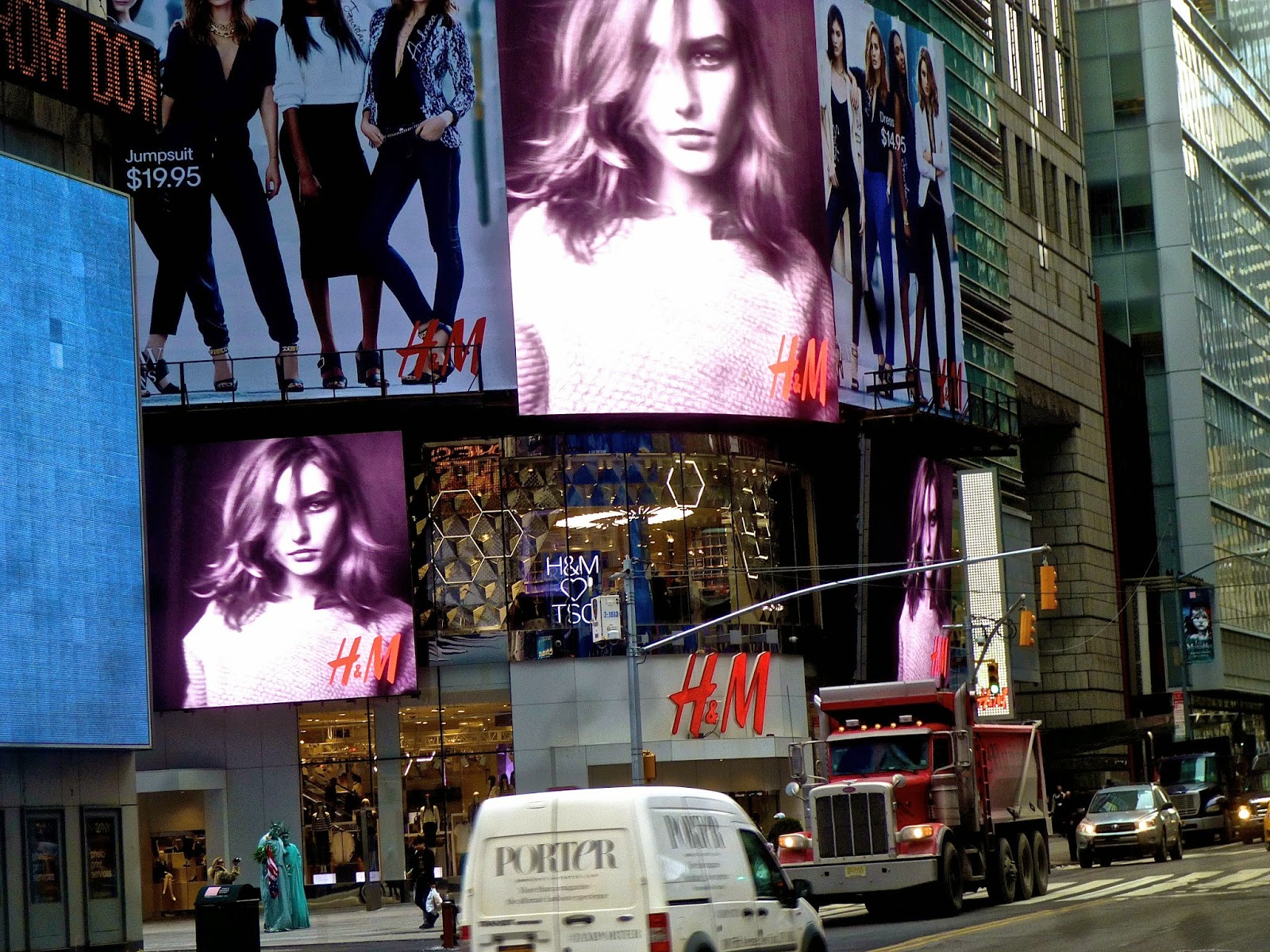 DriveByCuriosity: New York City: Billboards - Big Is Beautiful
