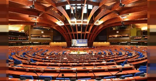 Συμβούλιο της Ευρώπης: «Απαγορεύεται η οποιαδήποτε διάκριση κατά πολιτών που δεν θέλουν να εμβολιαστούν» Συμβούλιο της Ευρώπης: «Απαγορεύεται η οποιαδήποτε διάκριση κατά πολιτών που δεν θέλουν να εμβολιαστούν»