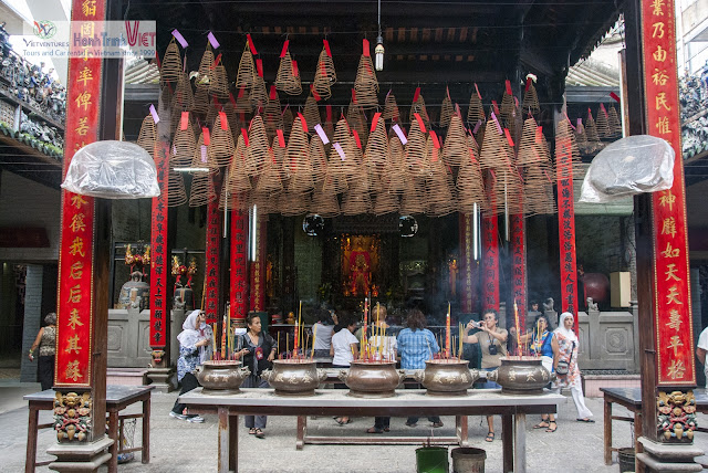 Tham quan chùa Thiên Hậu ở Chợ Lớn