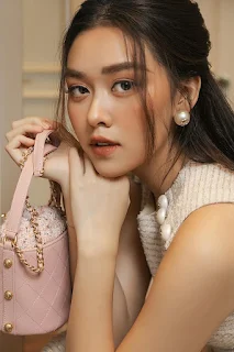 Chỉ một kiểu tóc đơn giản, Á hậu Tường San đã hóa thành 'nàng thơ' Chỉ một kiểu tóc đơn giản, Á hậu Tường San đã hóa thành 'nàng thơ'
