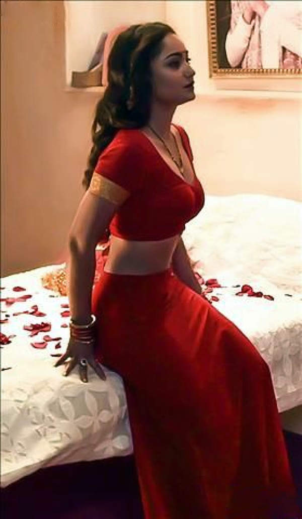 [HOT] Tridha Choudhury Very Hot In Red Half Saree From Ashram HD - Only