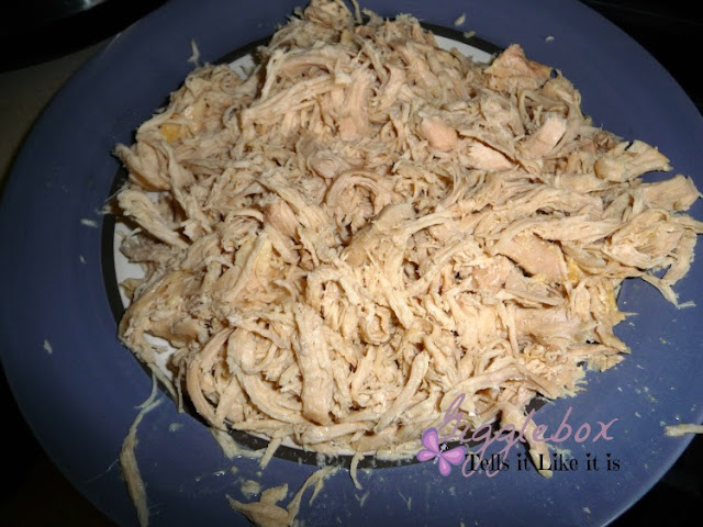 simple chicken crockpot/slowcooker recipe that has everything you need for a delicious comfort dinner,