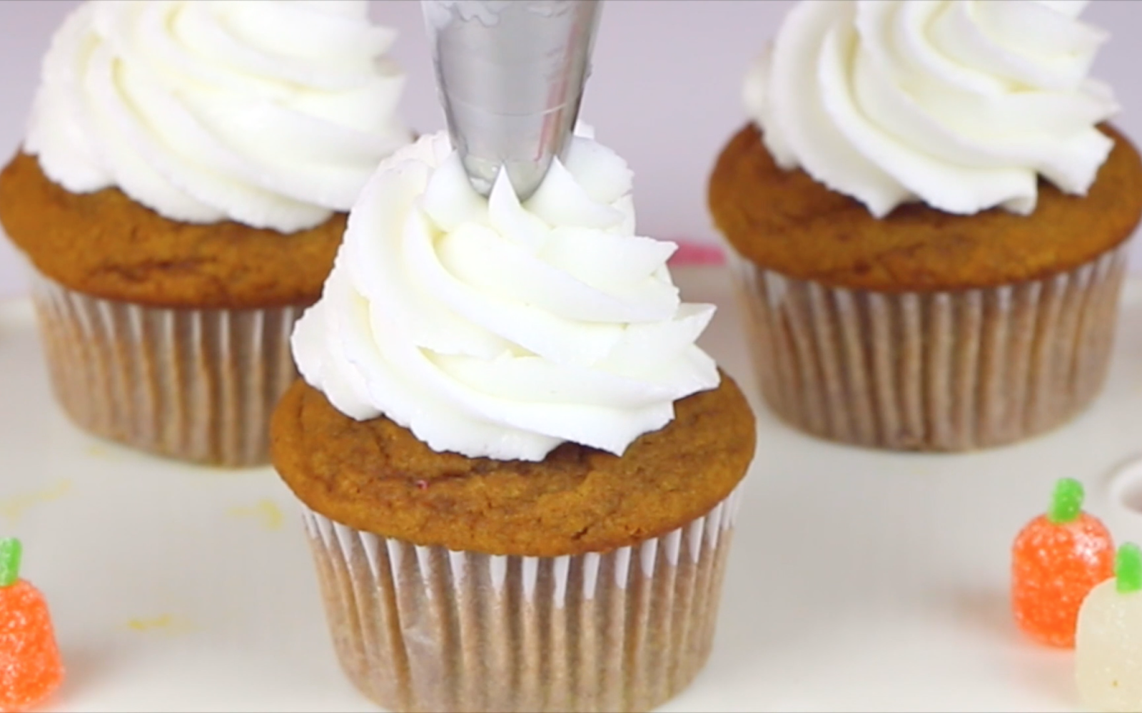 {VIDEO} THE BEST Easy Homemade Whipped Cream Frosting (stable for piping!) The Lindsay Ann