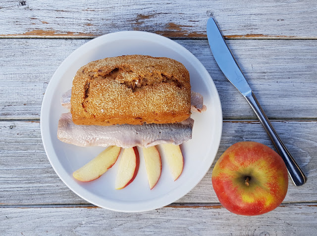 Rezept: Fischbrötchen für Kinder, Teil 2 - "Mats" mit Matjes. Mit Apfel und Schinkenspeck mögen Kinder das Brötchen lieber als mit Salat und Zwiebeln.