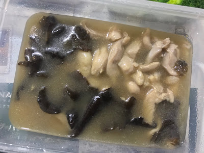 Dian Xiao Er, chicken black fungus Chinese wine