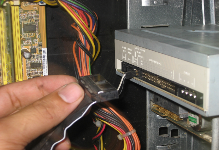 Sir Sherwin's Computer Tutorial Installing Hard Disk Drive and Optical