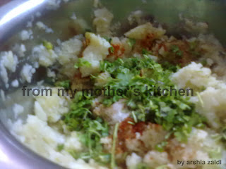  meshed potato  with coriander leaves, green chili, 