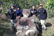 MEGALIT MENGENDONG ANAK DI KEBUN KOPI