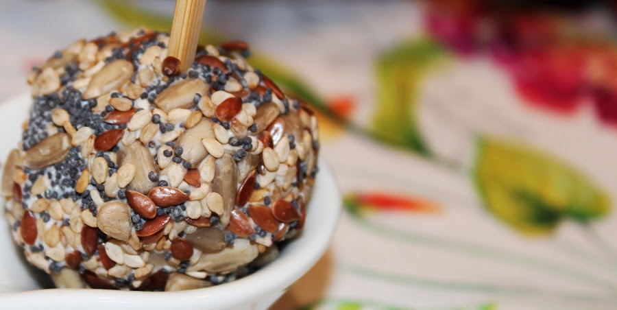 BOLITAS DE DOS QUESOS Y UVA {APERITIVO FÁCIL}