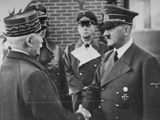 http://1.bp.blogspot.com/-I0OG8Of2kIQ/UcrKRU2yWxI/AAAAAAAAADY/8WugDo6XYhM/s320/hitler_masonic_handshake_5.jpg