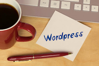 problema con gutenberg Este bloque ha encontrado un error y no puede previsualizarse taza de café, un bli y ordenador acompañando a un cartel que dice WordPress