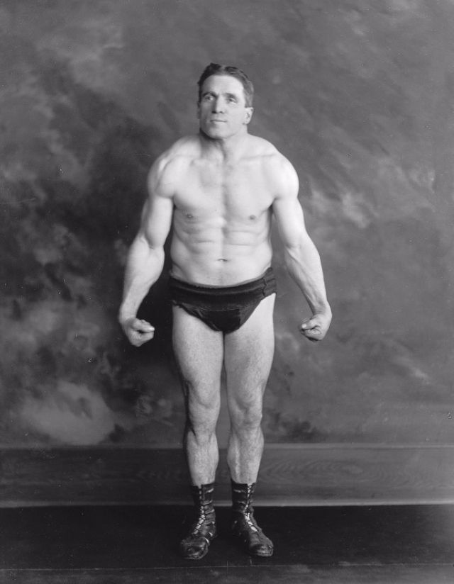 25 Hilarious Photographs of OldTimey Strongmen vintage everyday