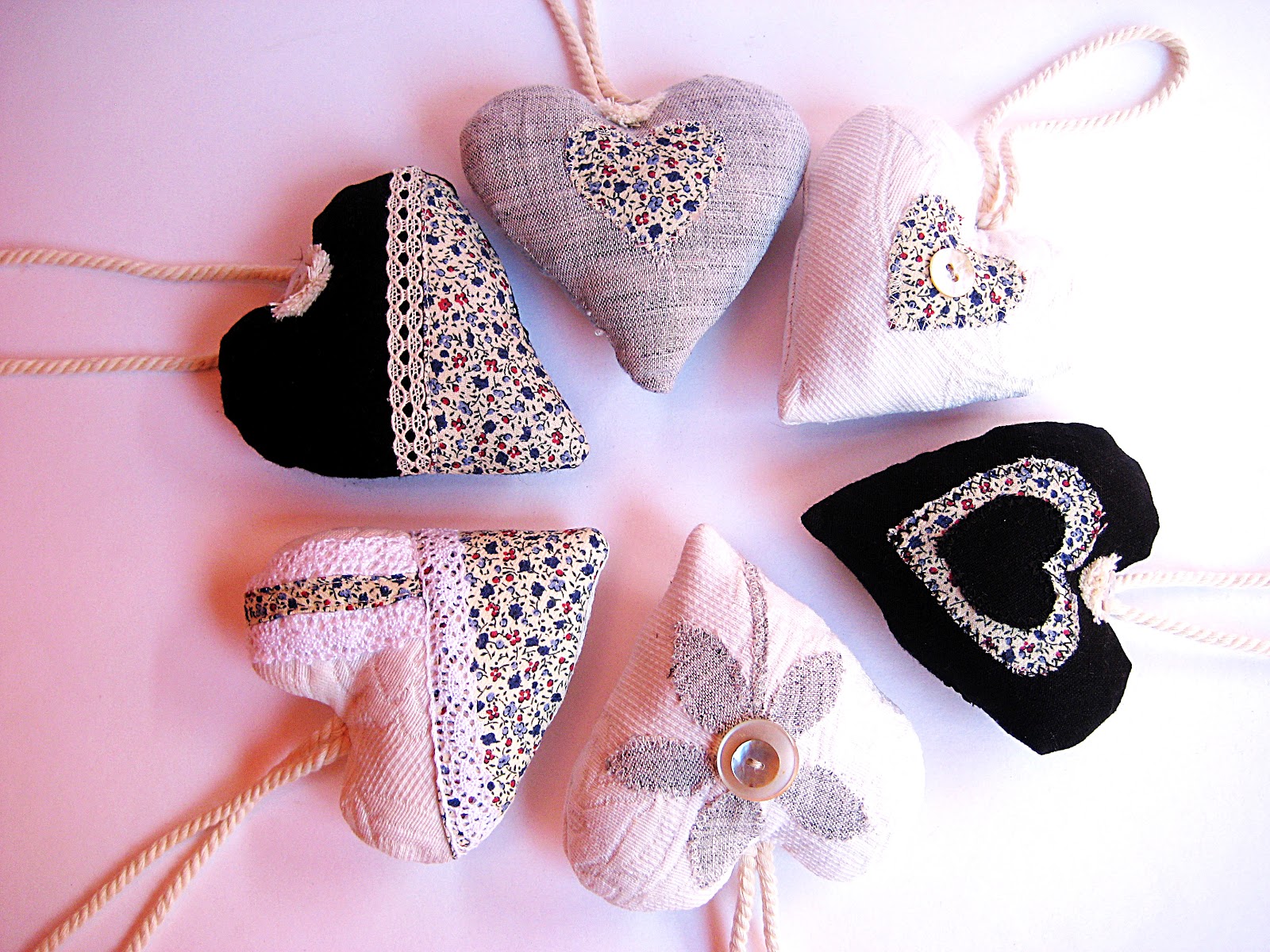 Malena Valcárcel original Art: Corazones de tela / Fabric Hearts
