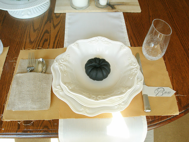 Simple Halloween Table Setting by www.adorbymelissa.com