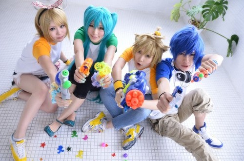 Vocaloid Desu: Kagamine Rin Future Style + Cosplay Perfect! *0*