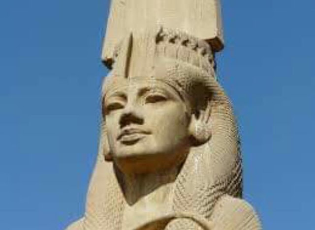 أول سيدة تحكم العرش في تاريخ البشرية أول سيدة تحكم العرش في تاريخ البشرية