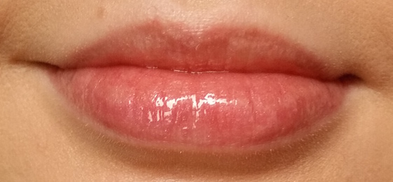 Beautifinous.: Avon 3D Plumping Lip Gloss in Pink Pout review and