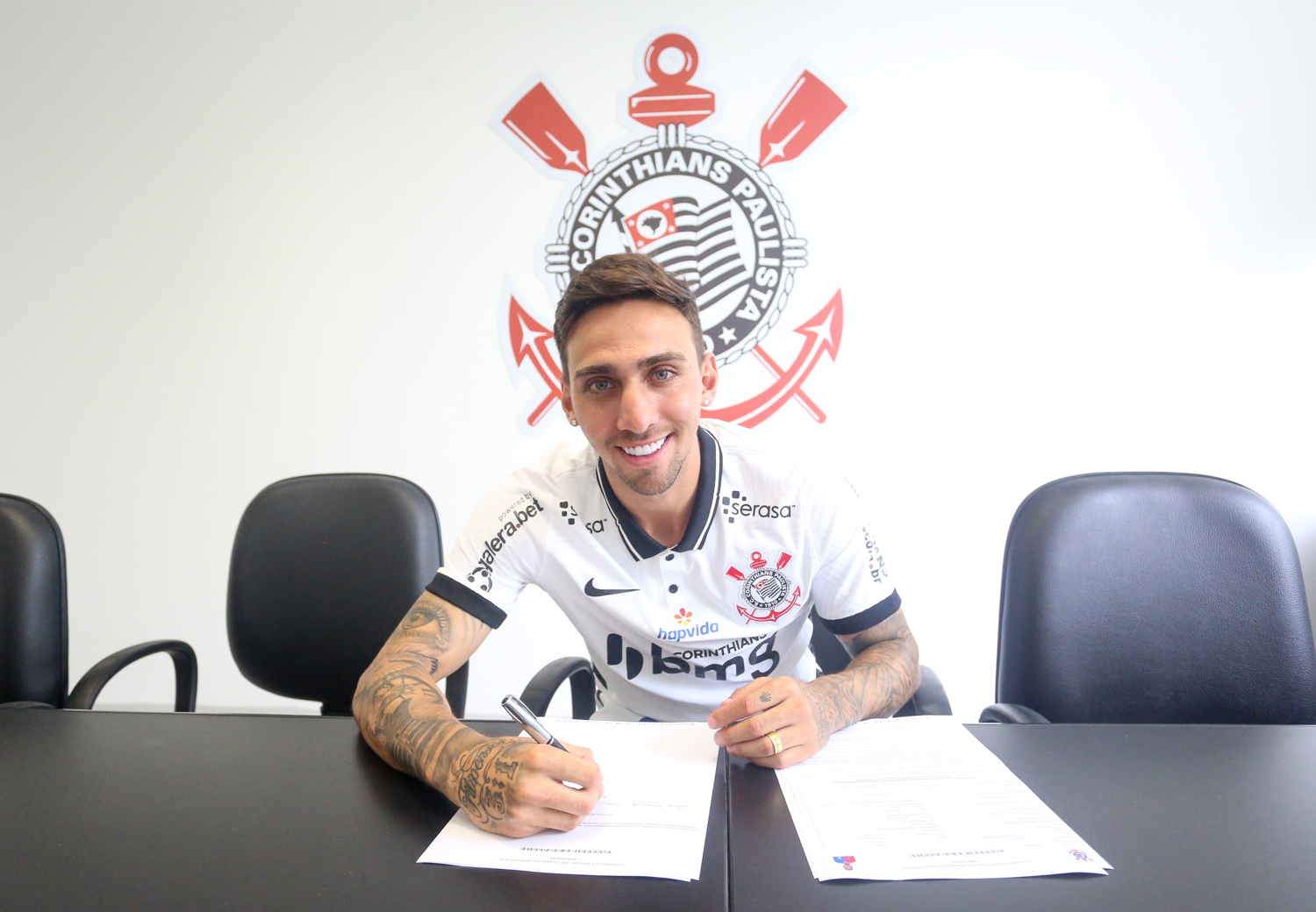 Mosquito renova com o Corinthians