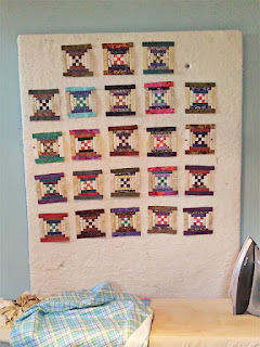 #QuiltBee: mini Courthouse Steps block