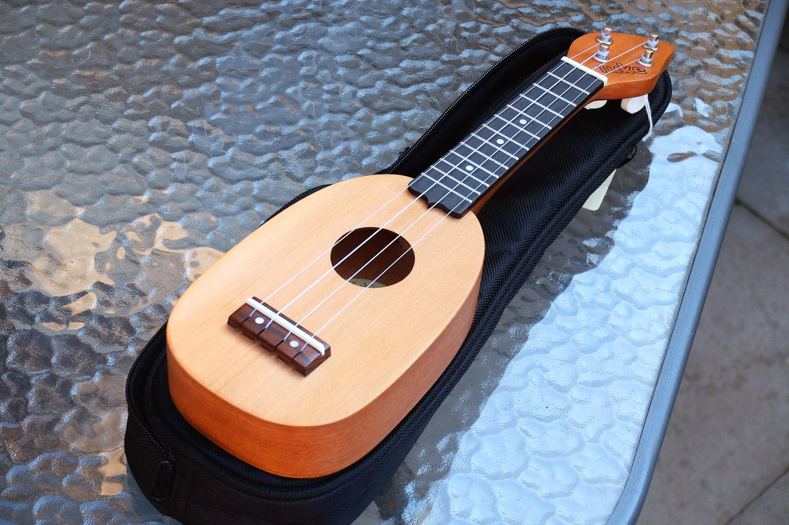 GOT A - Ukulele reviews beginners tips: iUke Piccolo REVIEW