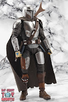 S.H. Figuarts The Mandalorian (Beskar Armor) 45