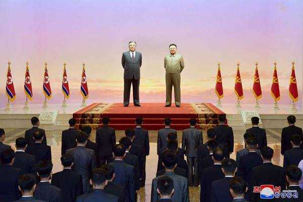 wpk cell secretaries visit kumsusan palace