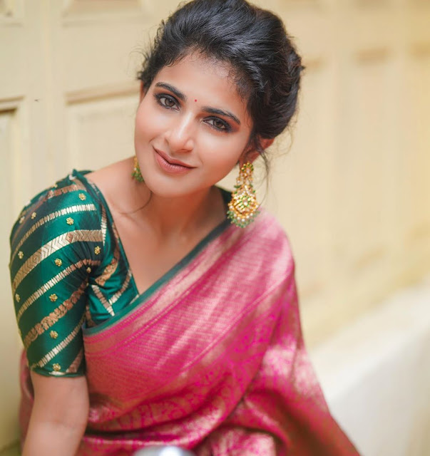 Hot Saree: Actress Iswarya Menon Hot Photos in Latest Fashion Sarees