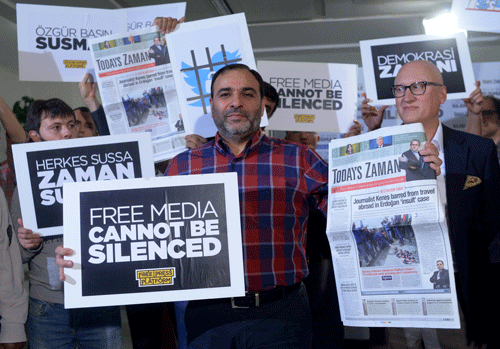 تركيا تعتقل الصحفين