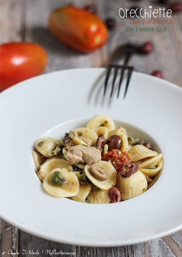 Orecchiette con palamita, olive e pomodori secchi